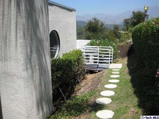 955 Glen Oaks Blvd - Photo 3 of 14