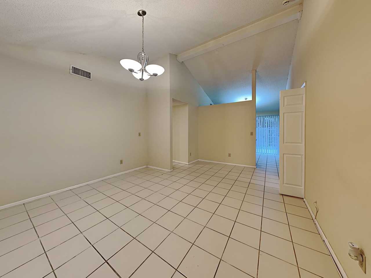 6704 Glen Forest Ct - Photo 3 of 13