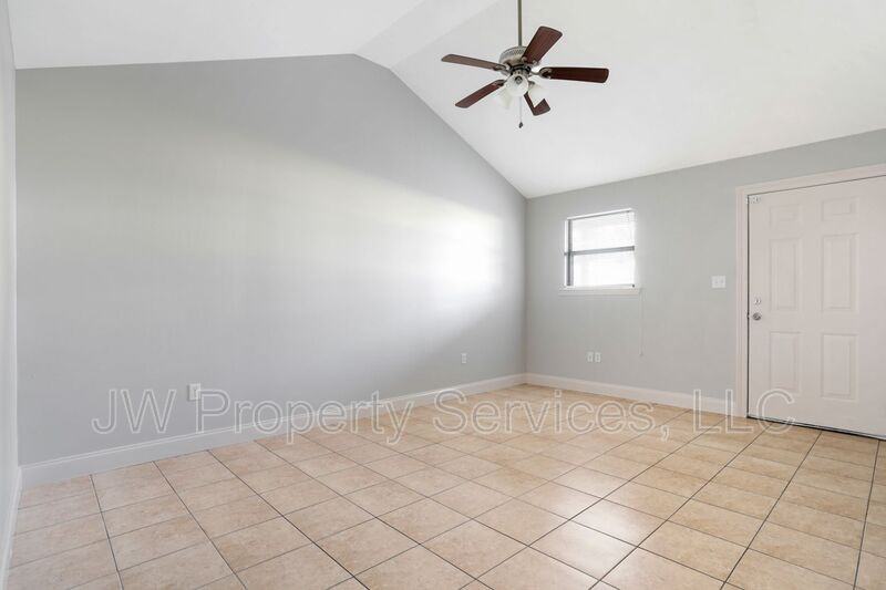 50015 Kevin Dr #V2 - Photo 3 of 12