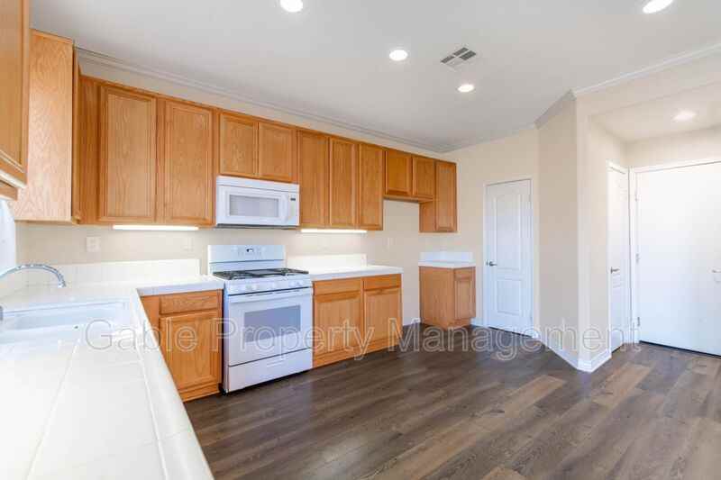37400 Queen Anne Pl - Photo 5 of 20