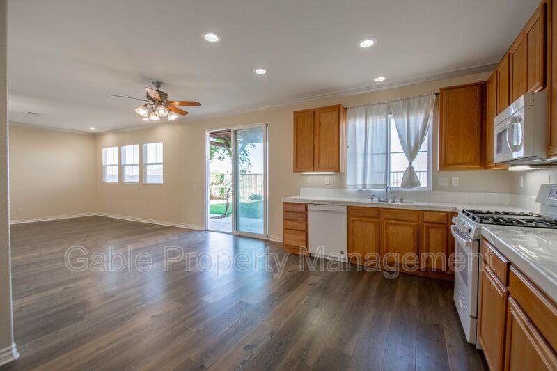 37400 Queen Anne Pl - Photo 6 of 20
