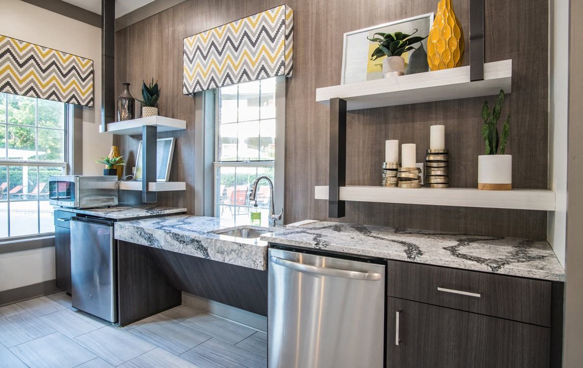 The Columns at Club Drive - Photo 5 of 21