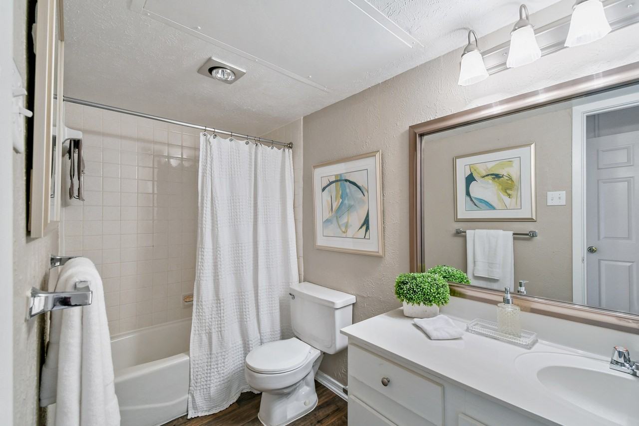 Davenport Apartments - Photo 6 of 46