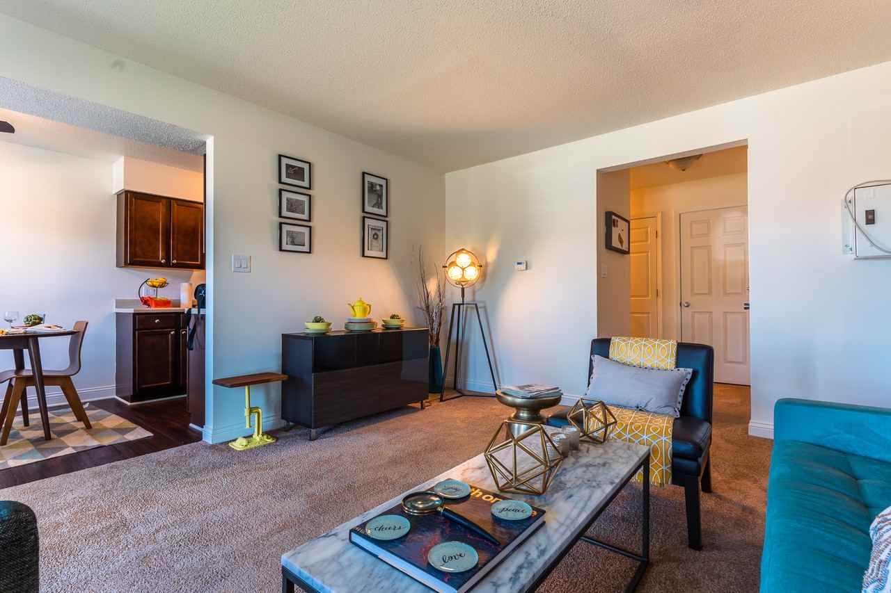 Hamilton Square Apartments - Photo 5 of 38