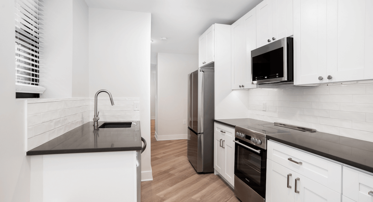 1900 Lamont - Photo 3 of 33