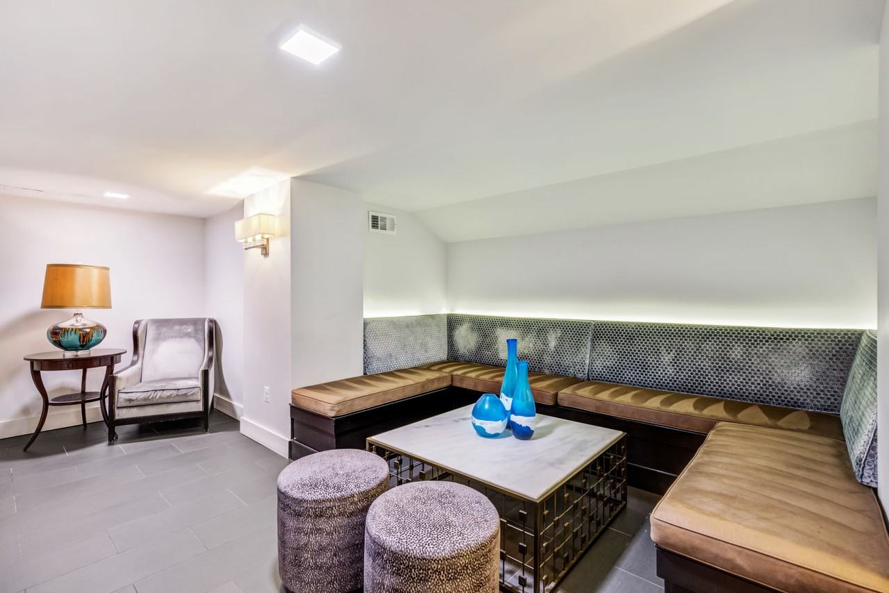 The Rodney Apartments - Photo 6 of 21