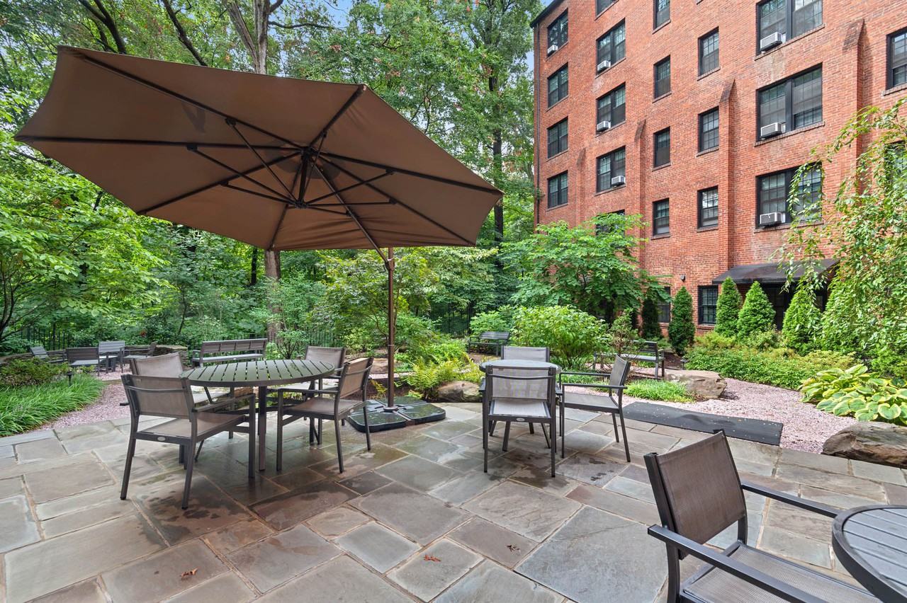 Parkway Apartments - Photo 6 of 41