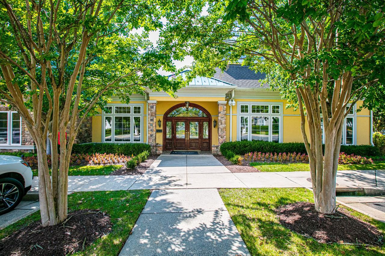 Broadlands Apartments - Photo 2 of 26