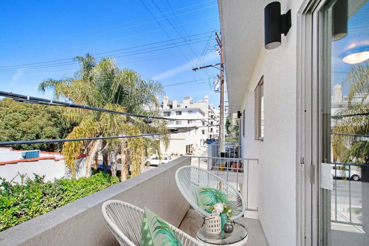 1015-25 S. Barrington - Photo 3 of 15