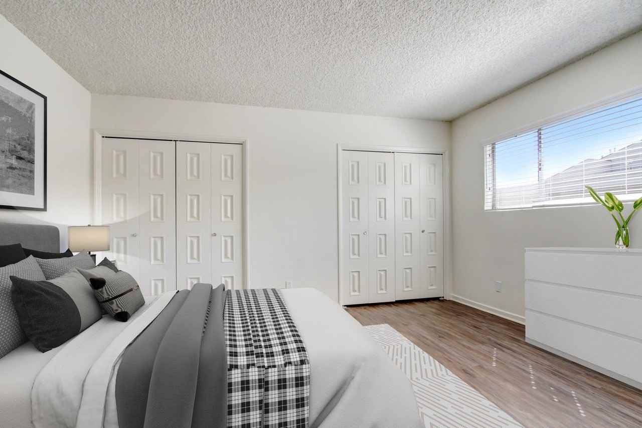 1015-25 S. Barrington - Photo 5 of 15