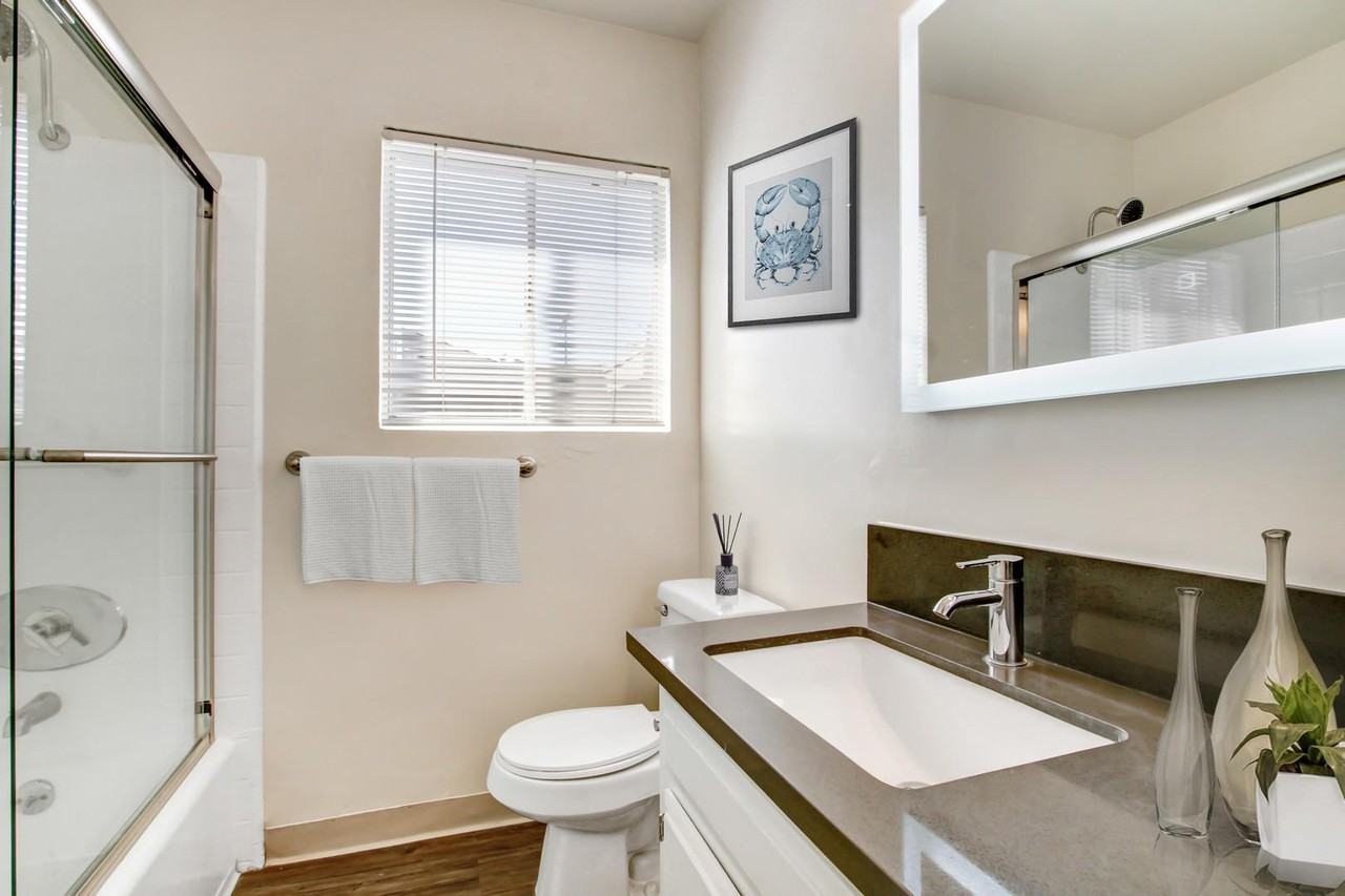 1015-25 S. Barrington - Photo 6 of 15