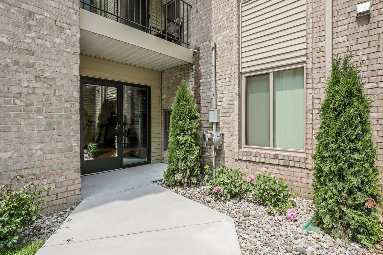 Farmington Oaks Apartments - Photo 2 of 39