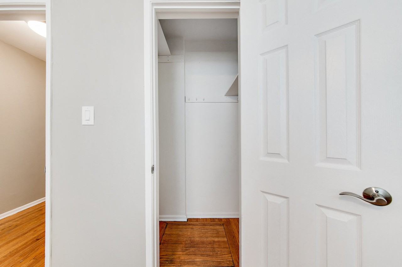 591-629 Washington - Photo 5 of 8