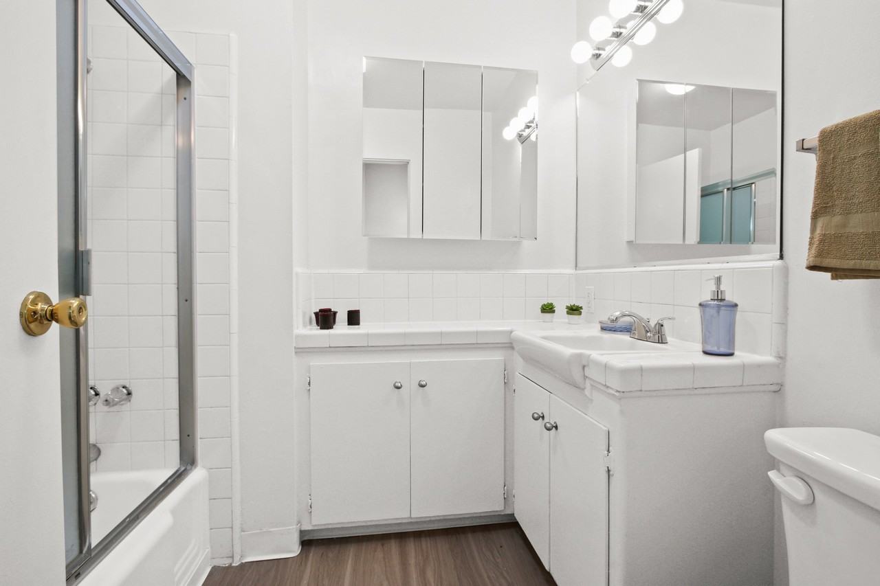 Royal Sepulveda Apartment Homes - Photo 2 of 6