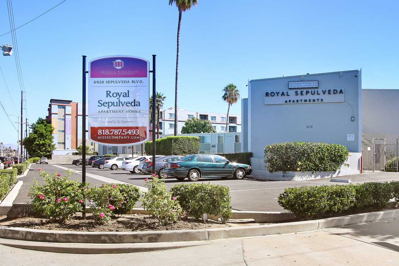 Royal Sepulveda Apartment Homes - Photo 6 of 6