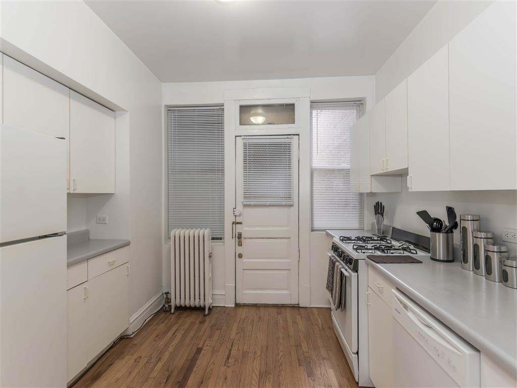 Ashland Manor - Photo 7 of 23