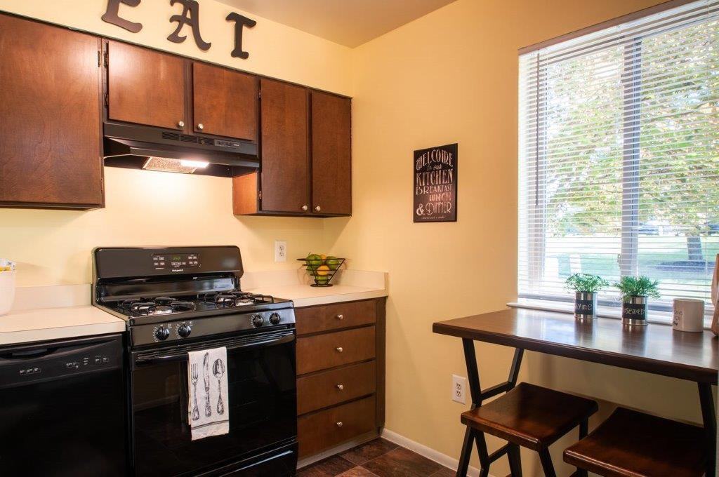 Lakewood Hills Apartments and Townhomes - Photo 3 of 35