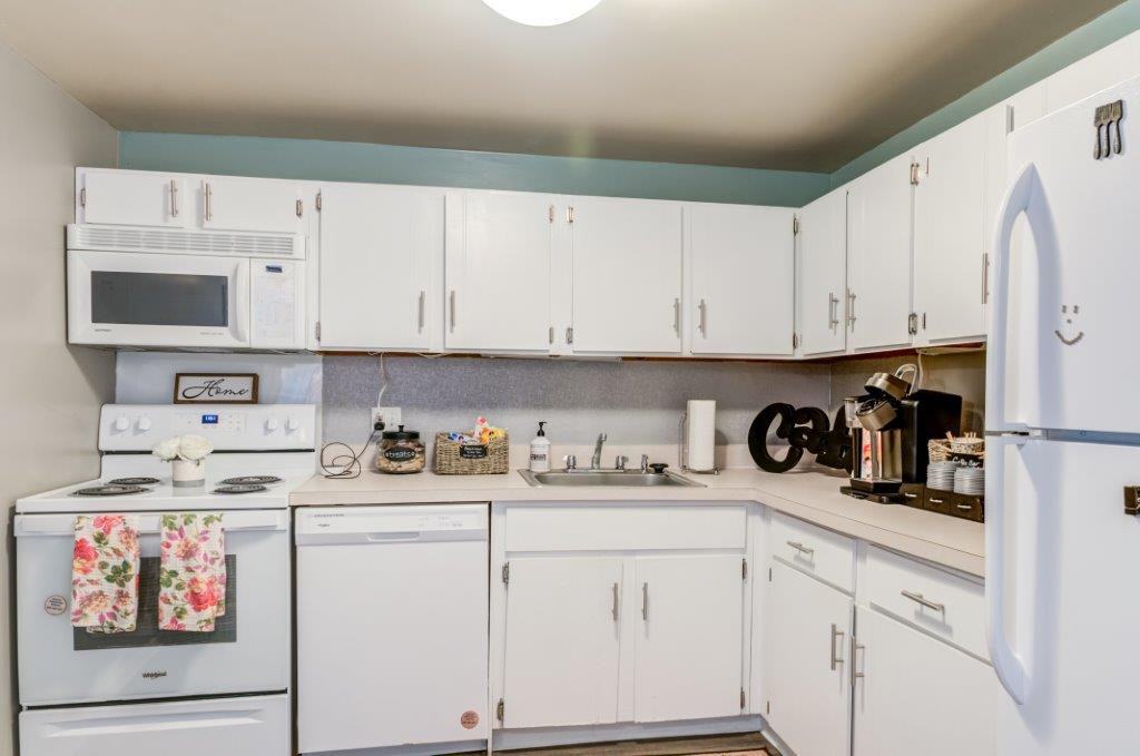 Greentree Village Townhomes - Photo 2 of 20