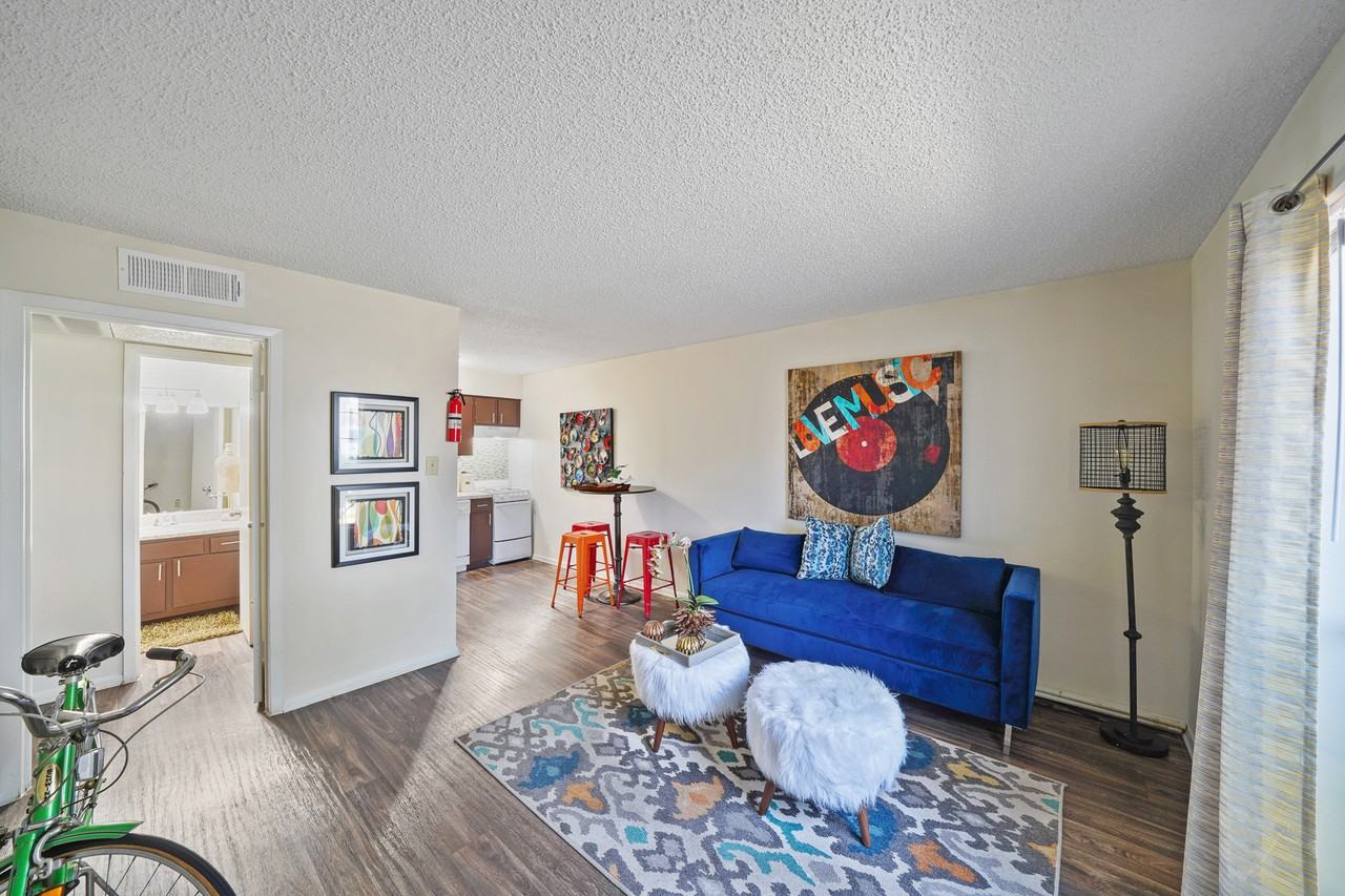 Oaks of Denton - Photo 2 of 43