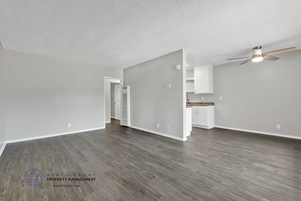 The Fountains Apartments - Photo 5 of 26