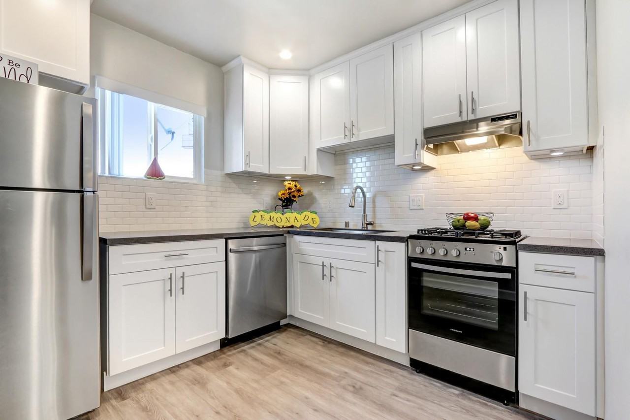 Twin Palms - Photo 4 of 61