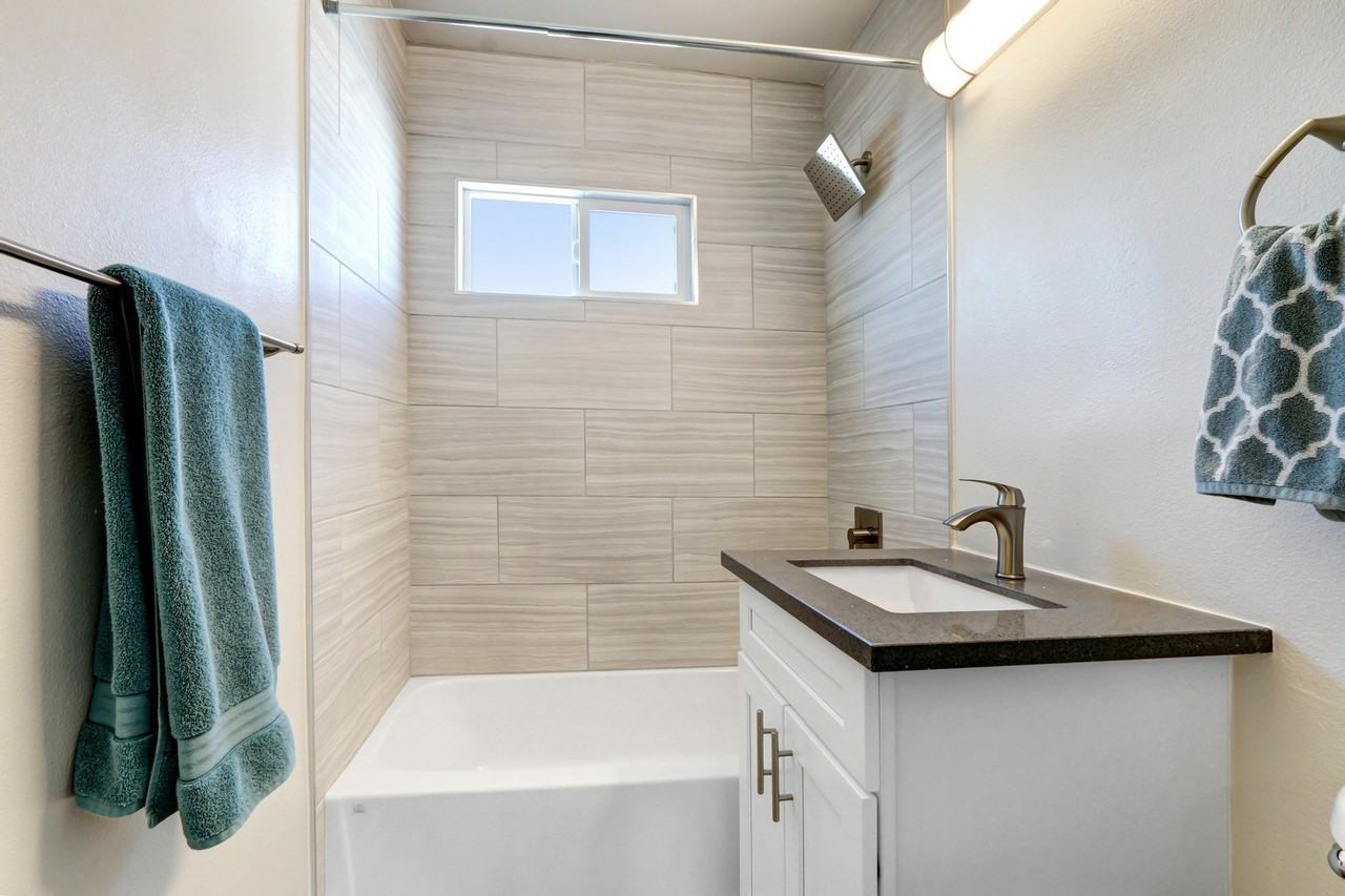 Twin Palms - Photo 5 of 61