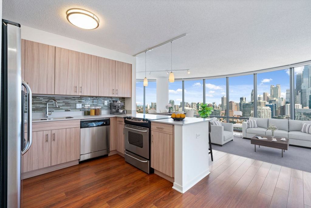 Kingsbury Plaza - Photo 6 of 49