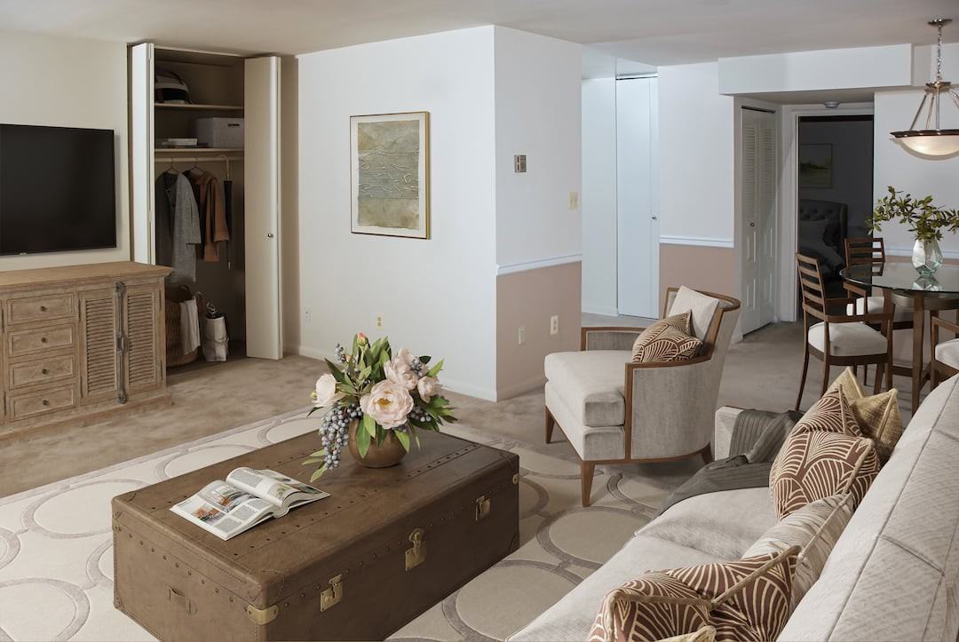 Steward Manor - Photo 2 of 9