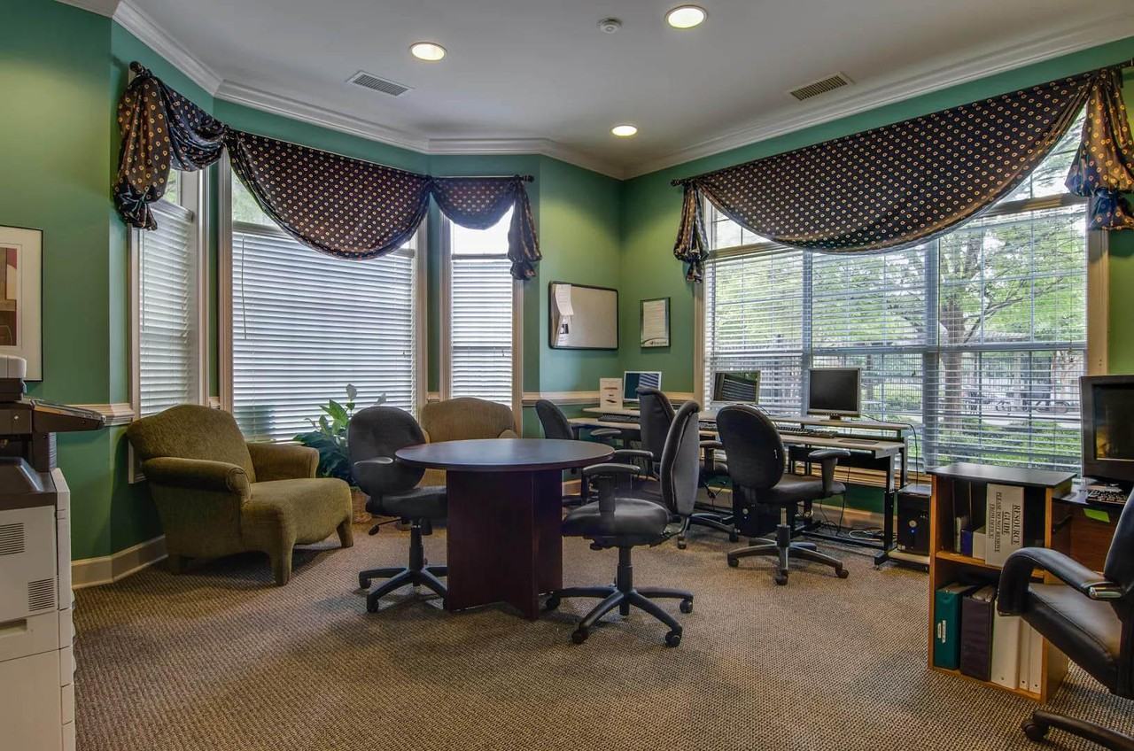 Ashley West End - Photo 4 of 11