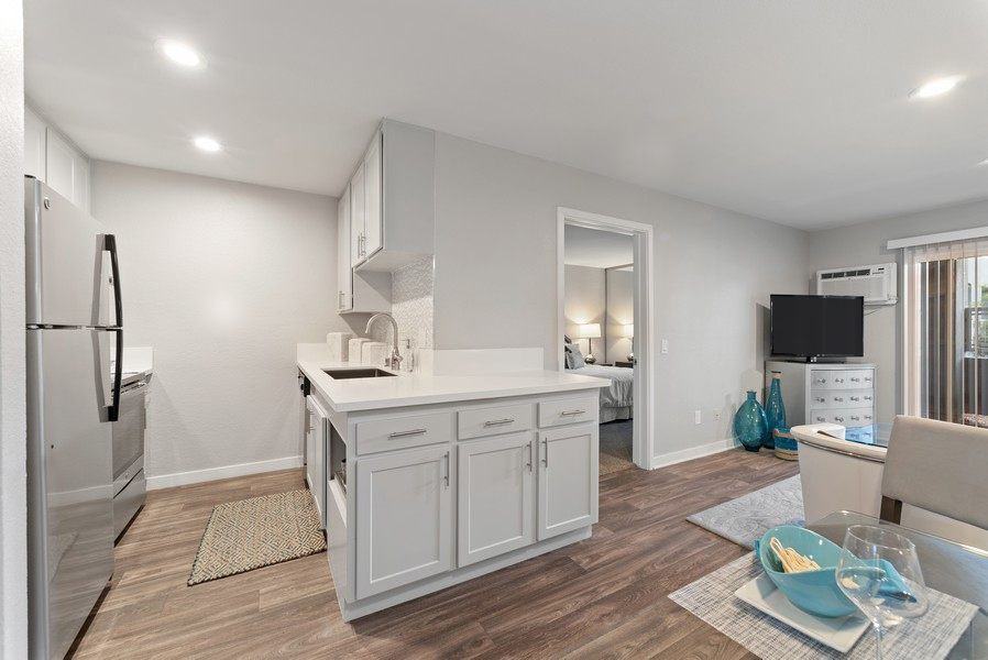 Pointe Luxe Apartment Homes - Photo 4 of 24