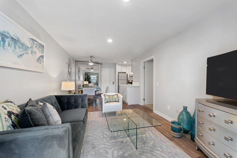 Pointe Luxe Apartment Homes - Photo 5 of 24