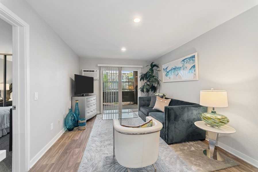 Pointe Luxe Apartment Homes - Photo 6 of 24