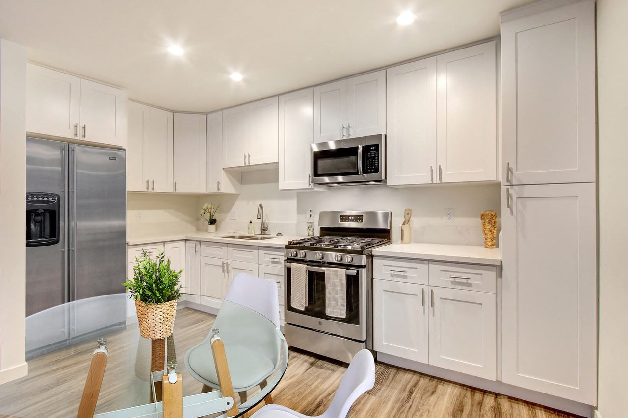 De Soto Valley Apartments - Photo 2 of 26