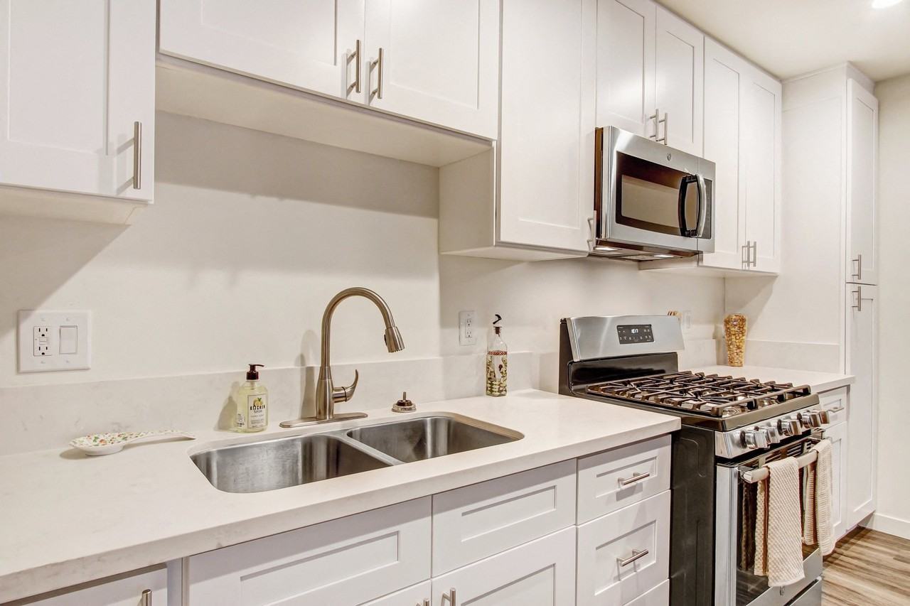 De Soto Valley Apartments - Photo 5 of 26