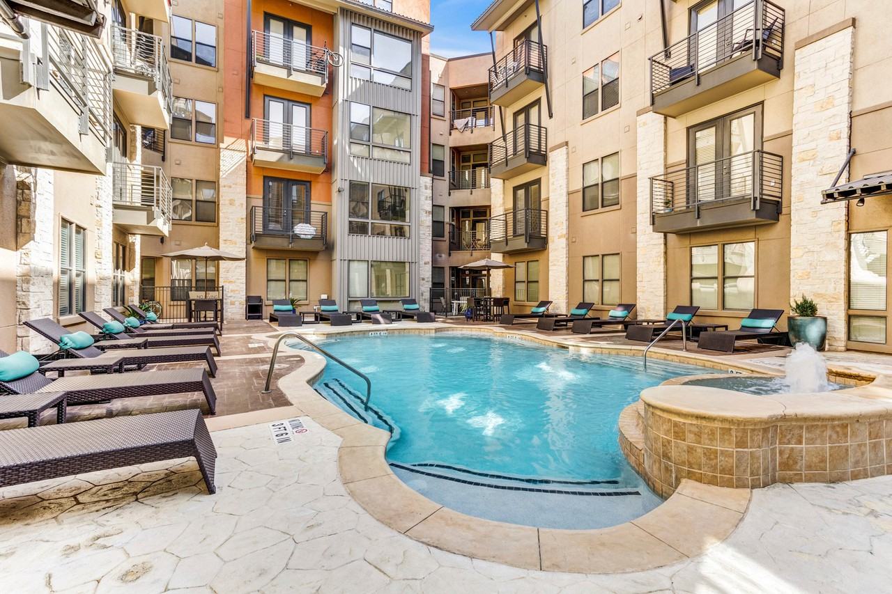 Gables Revere Upper Kirby - Photo 2 of 20