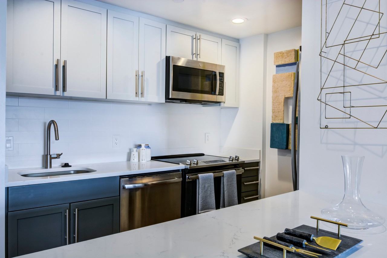 Watermark Kendall West - Photo 6 of 20