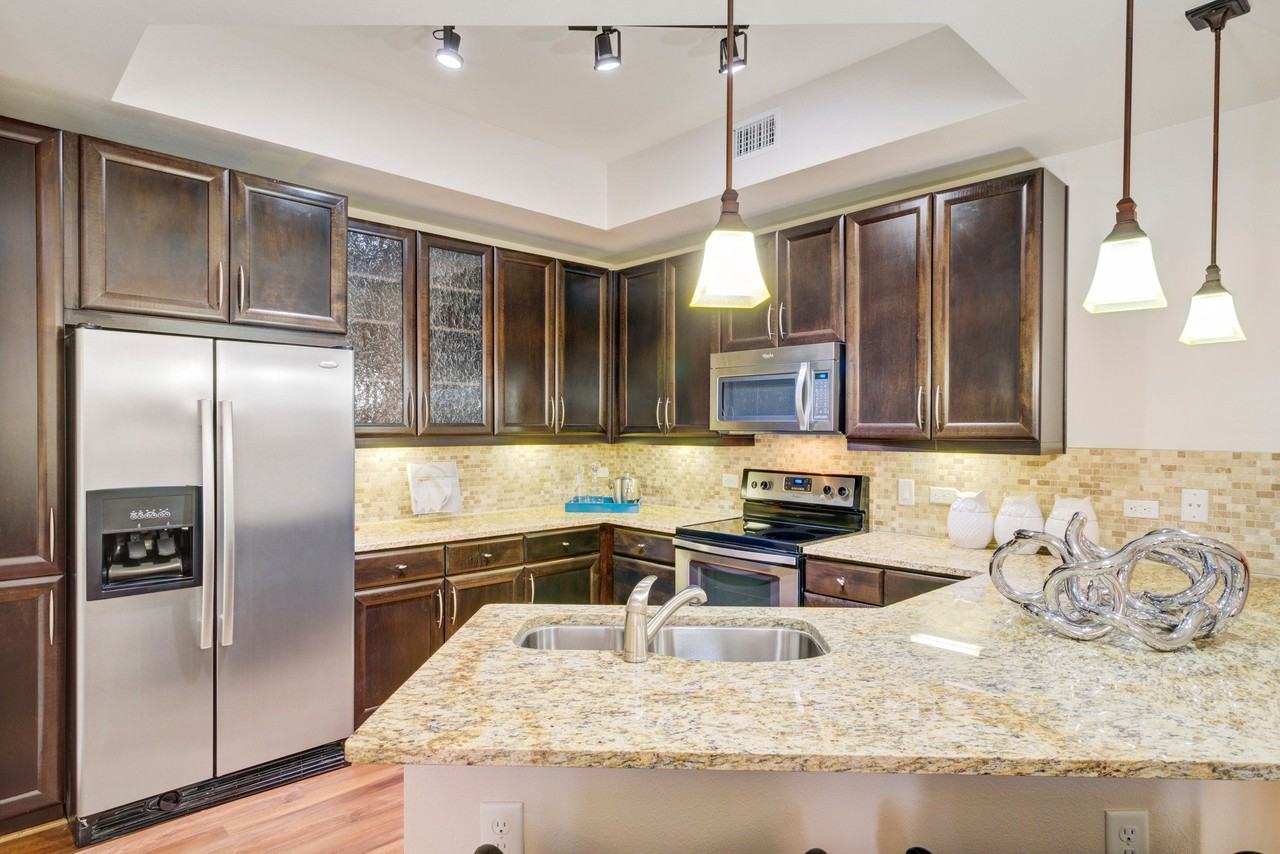 Gables Post Oak - Photo 4 of 20