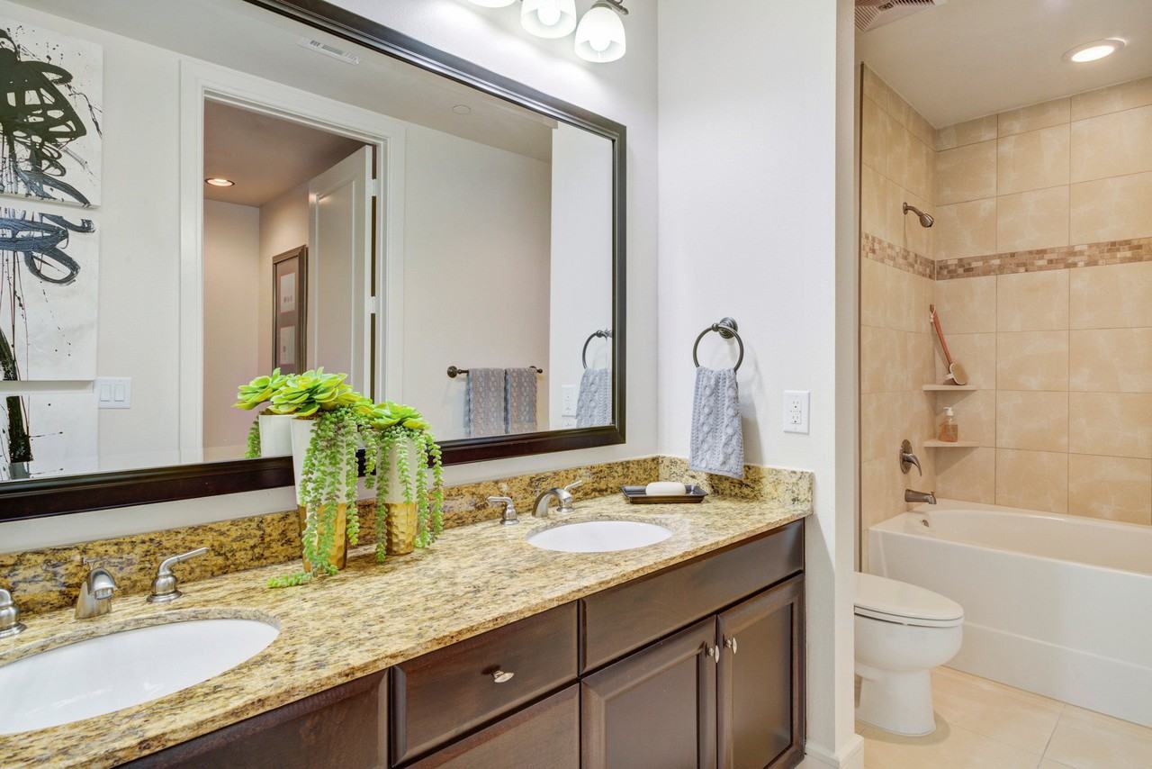 Gables Post Oak - Photo 7 of 20