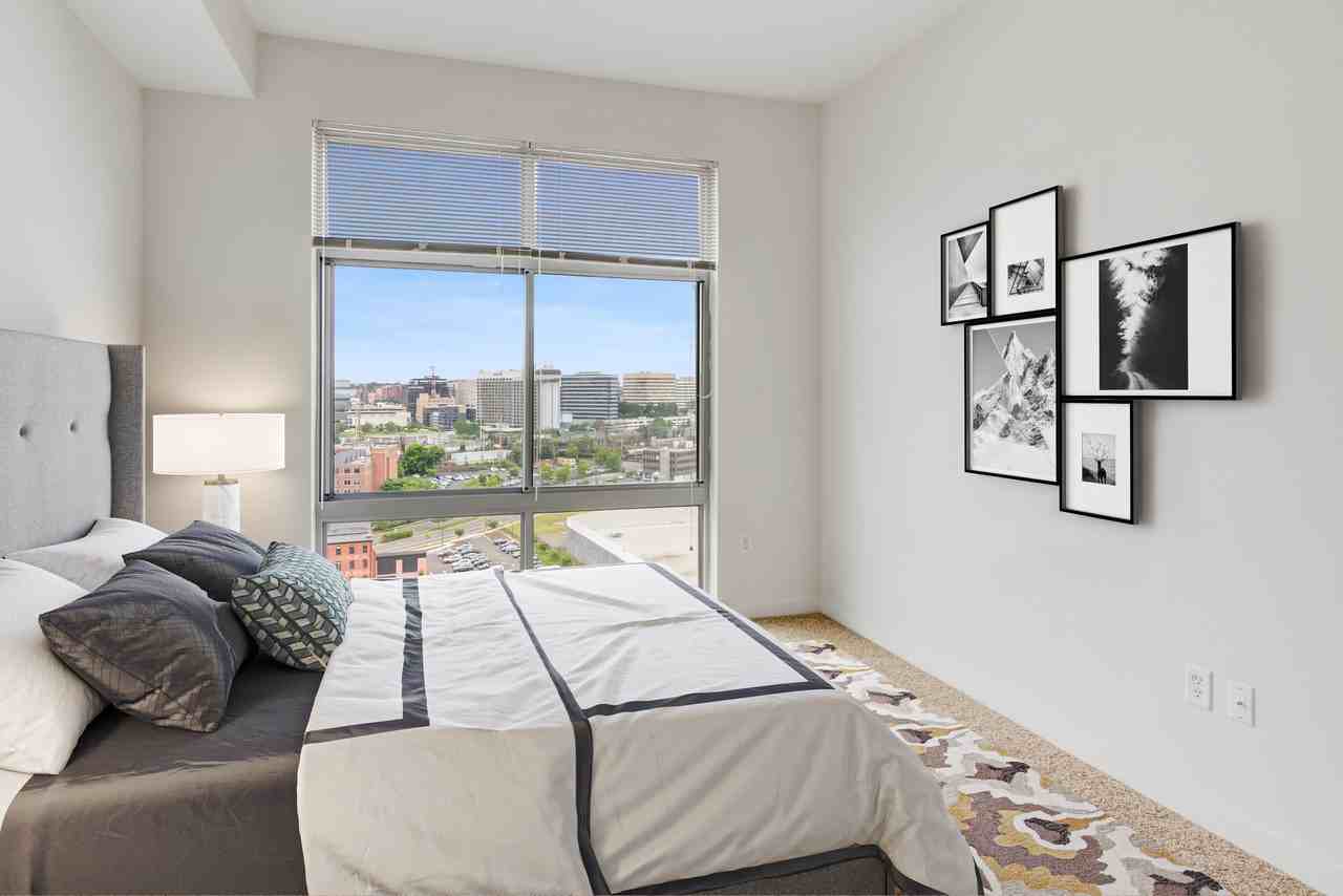 111 Harbor Point - Photo 5 of 11