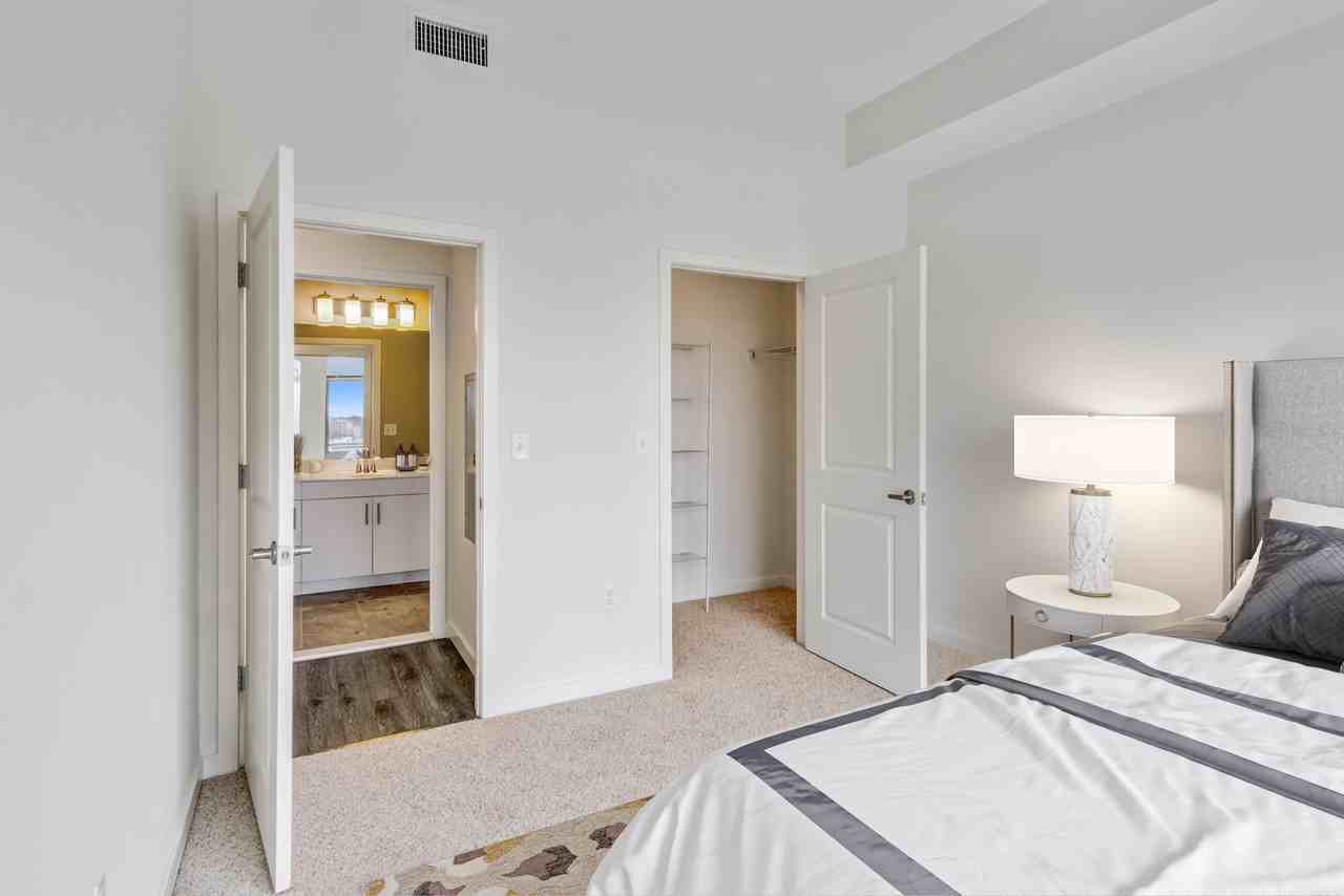 111 Harbor Point - Photo 6 of 11