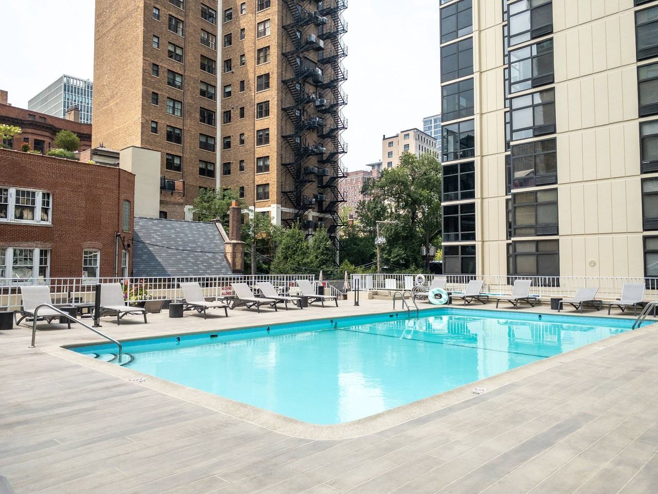 65 East Scott - Photo 3 of 43