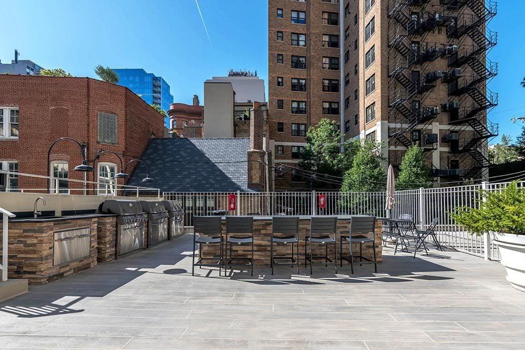 65 East Scott - Photo 4 of 43