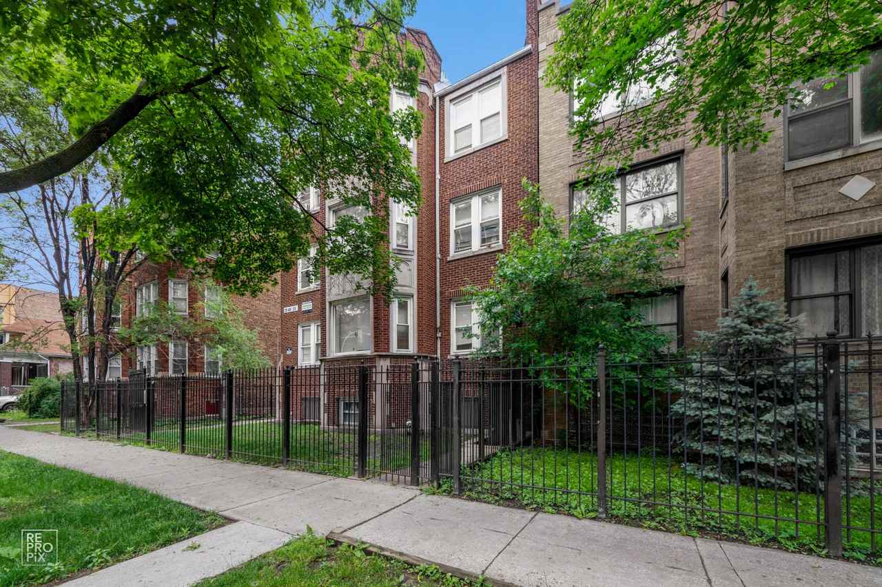 7949 S Ellis Ave - Photo 2 of 6