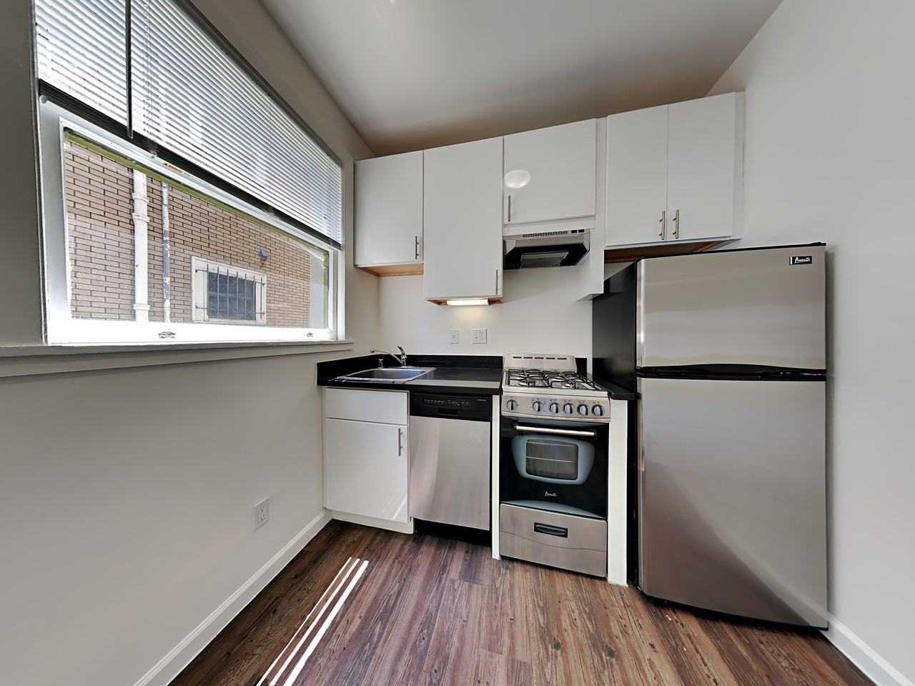 414 E. 15th St - Photo 2 of 11