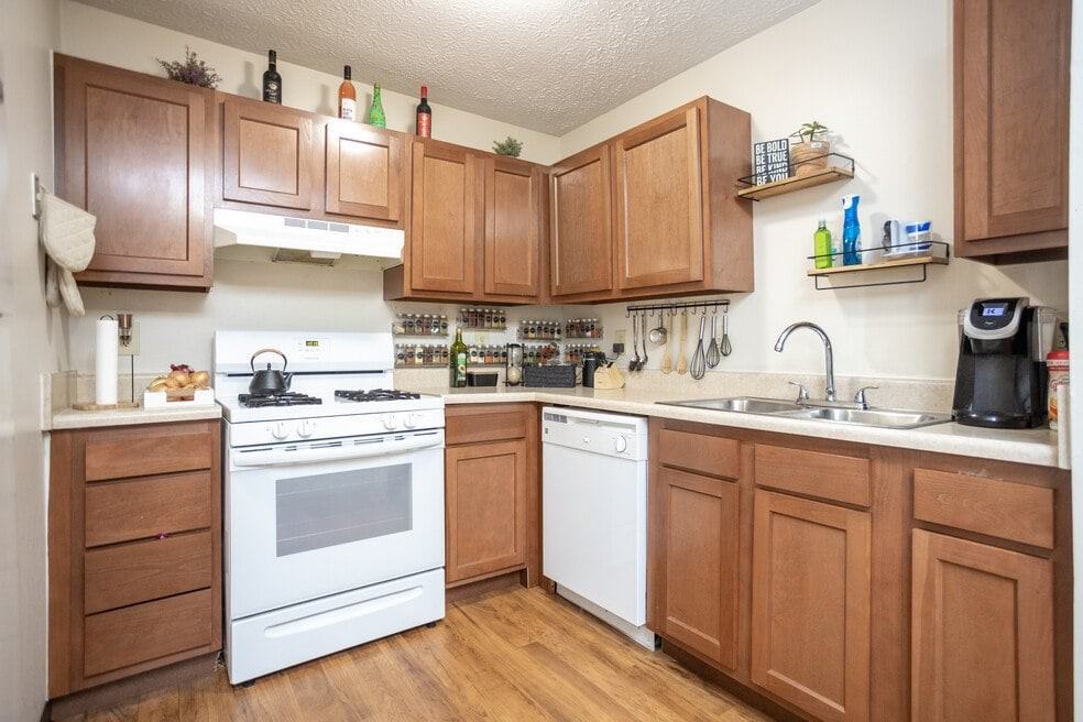 Carriage Lane - Photo 3 of 23