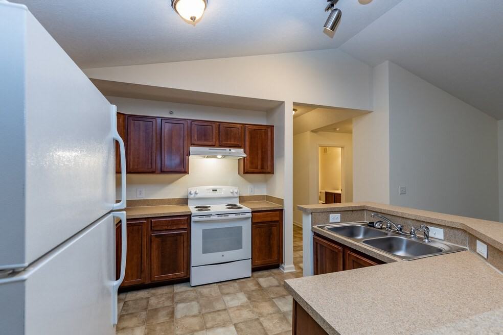 Hidden Ridge - Photo 6 of 13