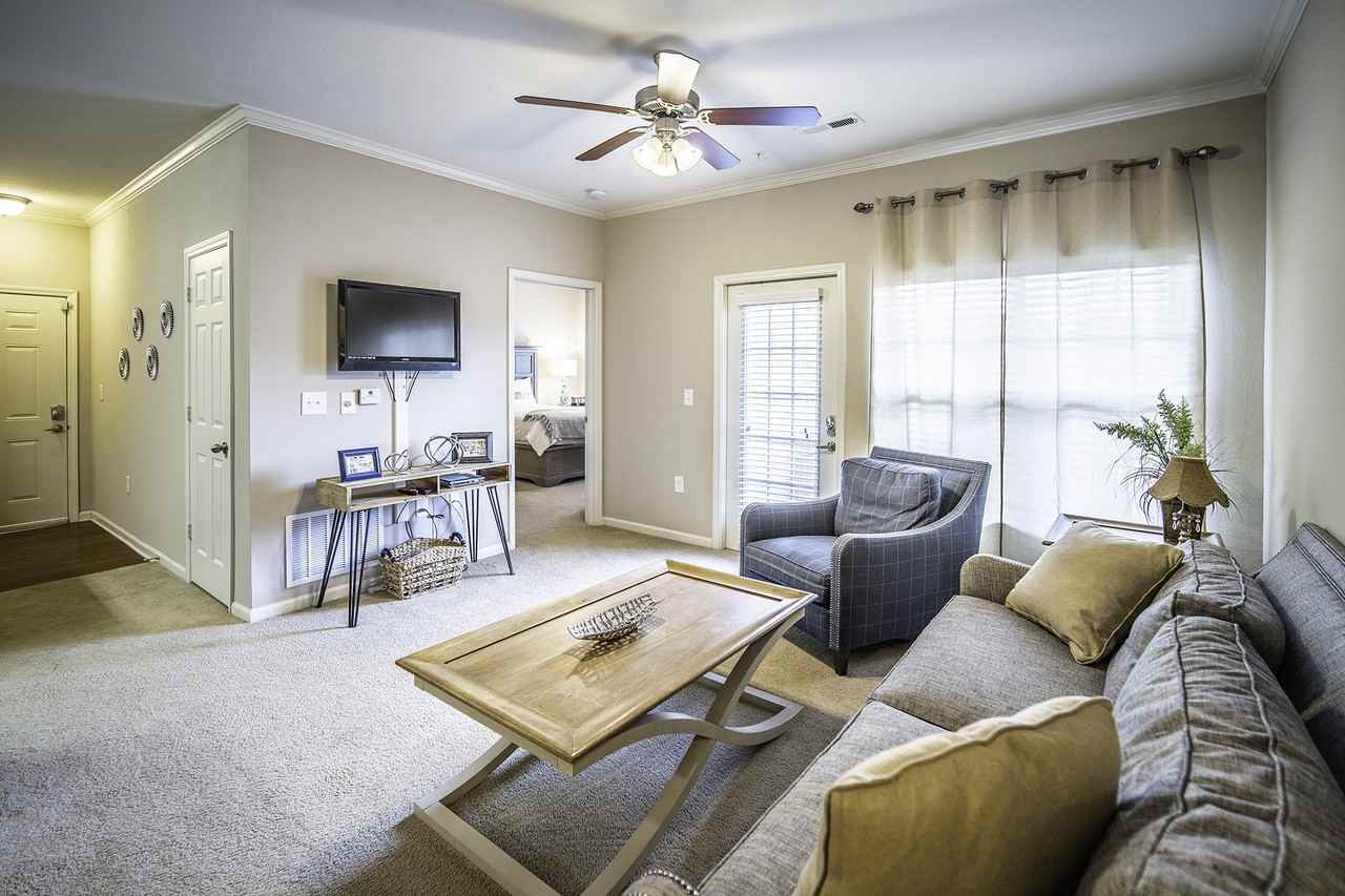 Vintage Creekwood Park Apartments - Photo 4 of 30