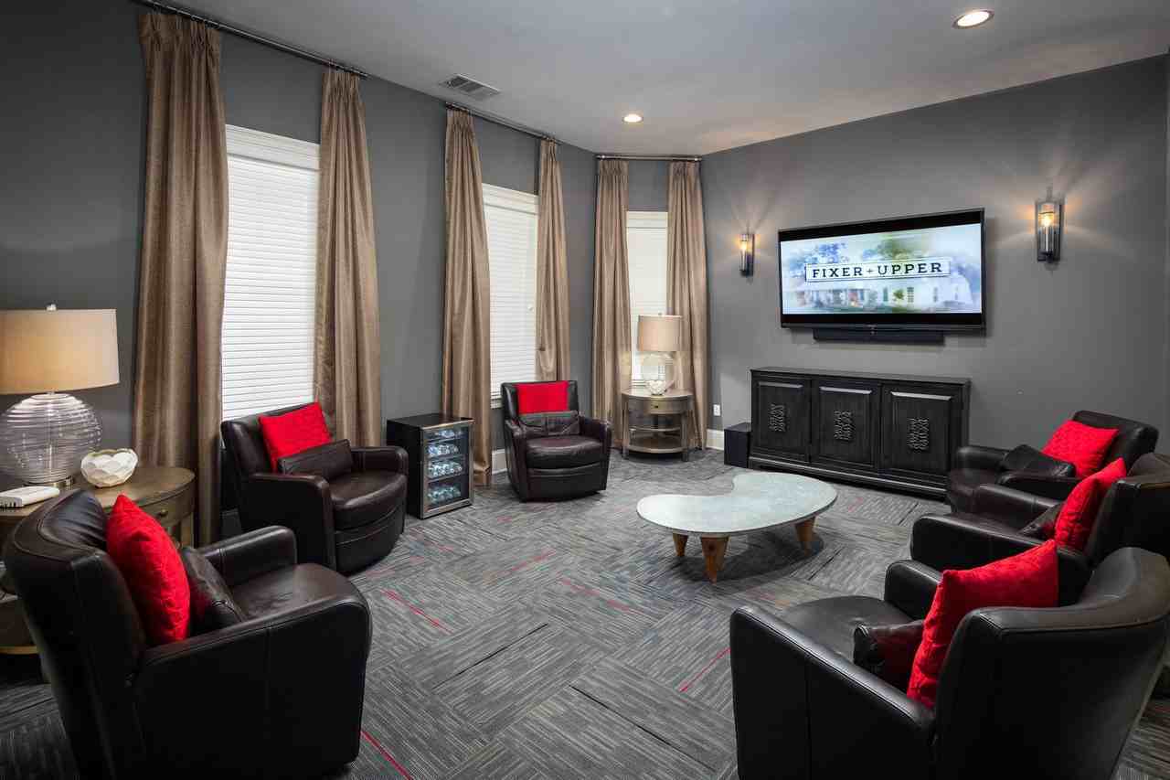 Gateway Crossing - Photo 3 of 4