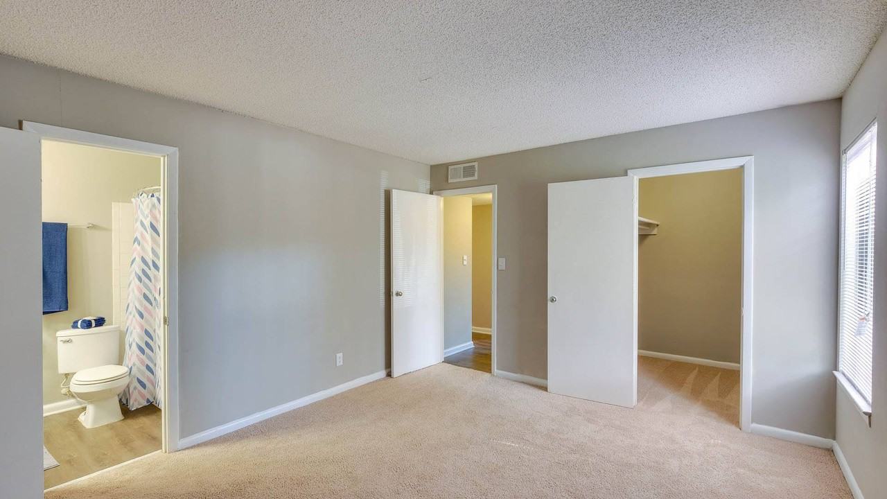 River Crossing Apartments - Photo 3 of 25