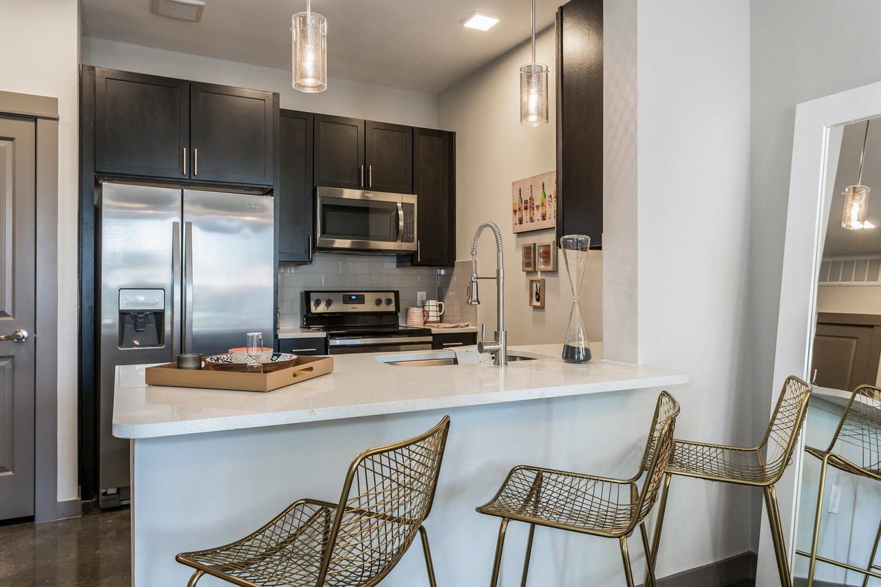 Azure Houston Apartments-SOLD - Photo 4 of 27